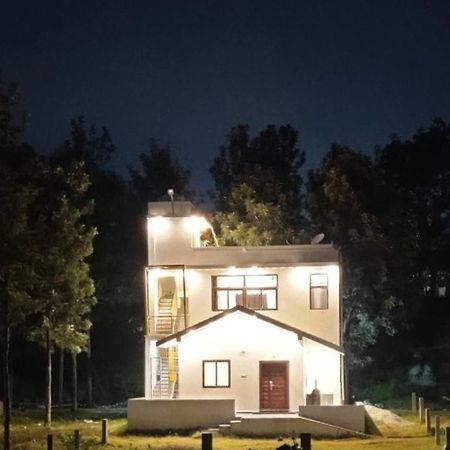 Individual Villa Stay Йелагири Екстериор снимка