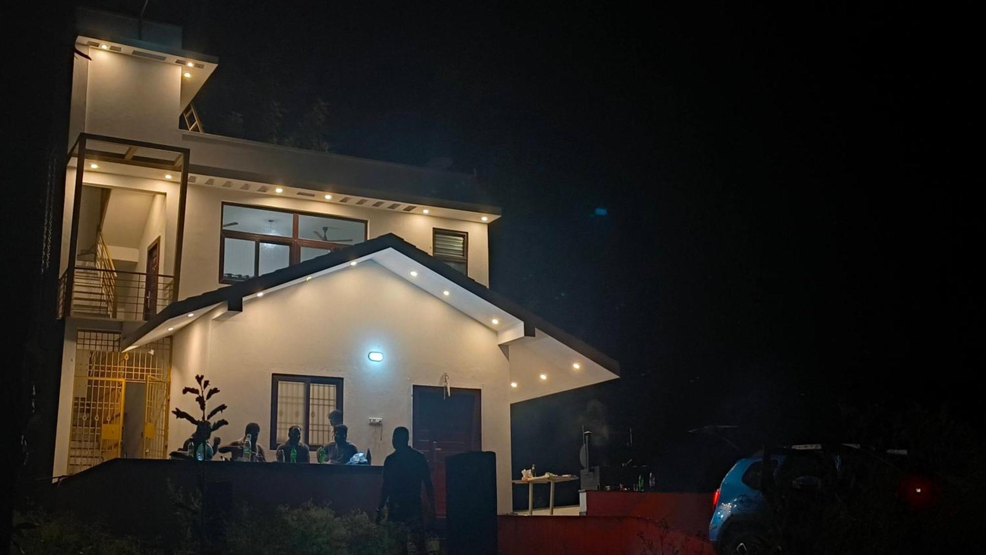 Individual Villa Stay Йелагири Екстериор снимка