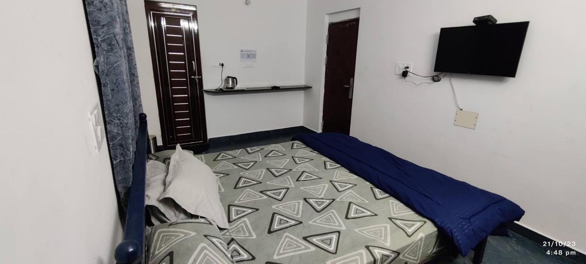 Individual Villa Stay Йелагири Екстериор снимка